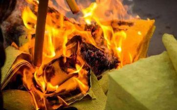 2025年10月7日合适迁坟吗