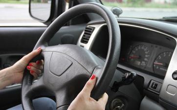 今天适宜提车吗 2025年10月17日黄历查询