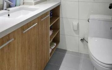 2025年阴历二月初一合适迁坟吗