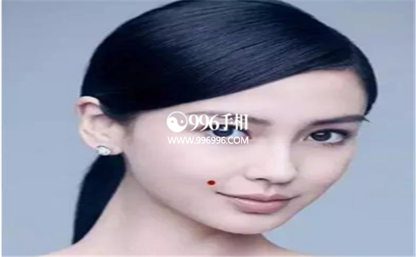 女性天然生成好命痣相