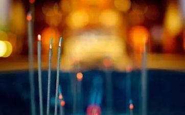 2023年阴历四月二十七能祈福烧香吗