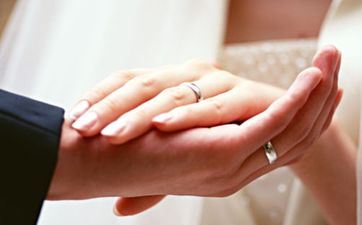 成婚当天藏鞋子什么考究？ 成婚当天藏鞋必定要红鞋吗