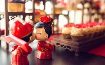 民间拿红布包锁头是干嘛的，包石头和头发是什么意思？