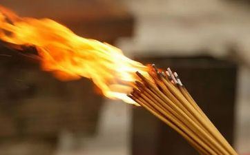 家里烧香上香时刻 上香时要怎么做 家里烧香上香时刻 上香时要怎么做