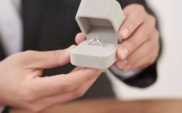 朋友领证要发红包吗 领完成婚证当天都干嘛