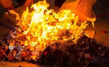 中元节烧纸钱提前几日烧纸好 烧纸钱为什么要在十字路口? 中元节烧纸钱提前几日烧纸好 烧纸钱为什么要在十字路口?