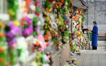 梦见挖坟墓是什么预兆 修坟墓是什么意思