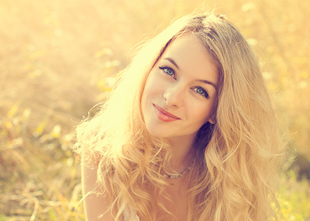 一脸桃花相的女性